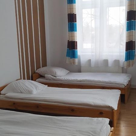 Feniks Pokoje Goscinne Malbork Habitación foto
